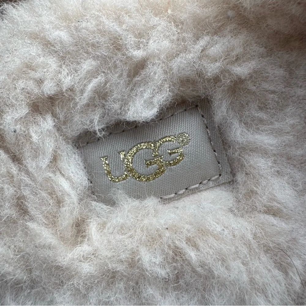 UGG Cozy II Metallic Slippers gold big kid 5 / women’s 7
